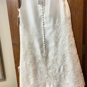 Never worn wedding dress